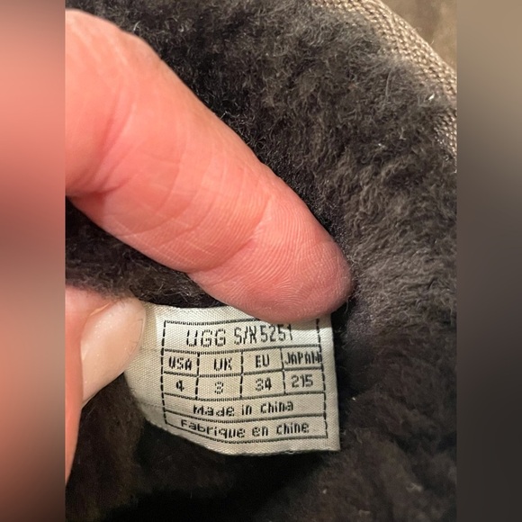 UGG Women’s Classic Short‎ II Chocolate Suede Boots Size 4 - Picture 8 of 10